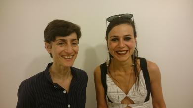 Filleule et marraine réunies, à l'occasion du vernissage de "Display This Play". Cité Internationale des Arts de Paris, le 4 juillet 2017.