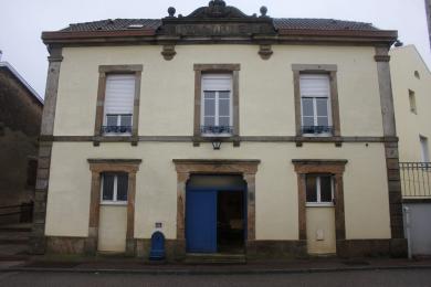 L'entrée vers le sous-sol de la mairie