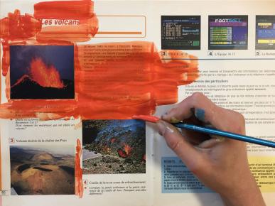 peinture manuel scolaire image volcan rouge pinceau main