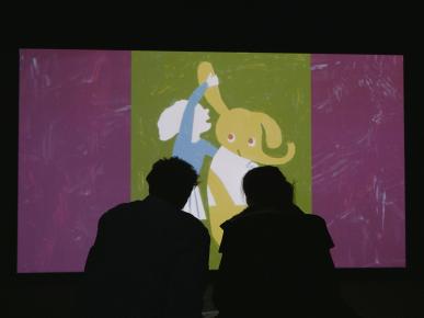 Deux personnes prennent le temps d'une couleur