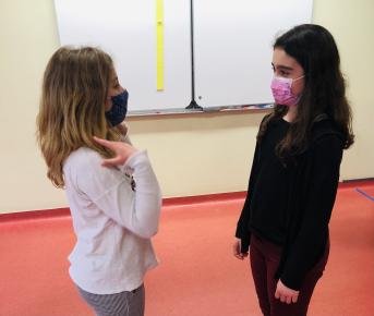 Elea et Elif dans l'exercice du regard