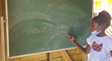 Image d'atelier d'écriture créole avec la classe.