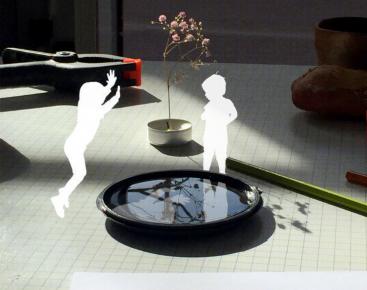 collage représentant des enfants qui jouent autour d'une flaque d'eau