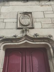 Bas-relief, centre-ville de Luxeuil-les-Bains