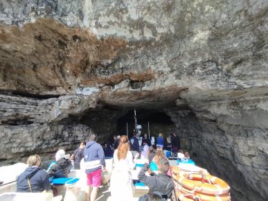 exploration d'une grotte littorale par voie maritime, Minorque, Espagne