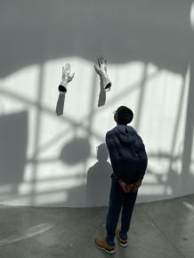 Photo personnelle prise au Palais de Tokyo dans l'exposition "Signal" de Mohamed Bourouissa (17 mai 2024)